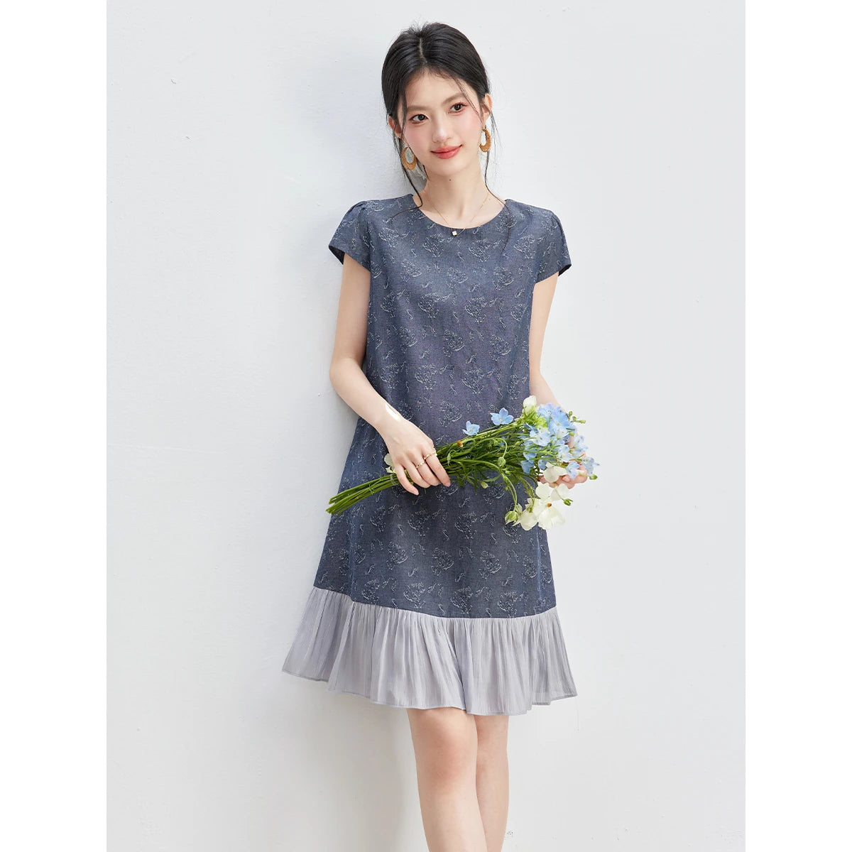 Ruffle-Hem Short-Sleeve Shift Dress