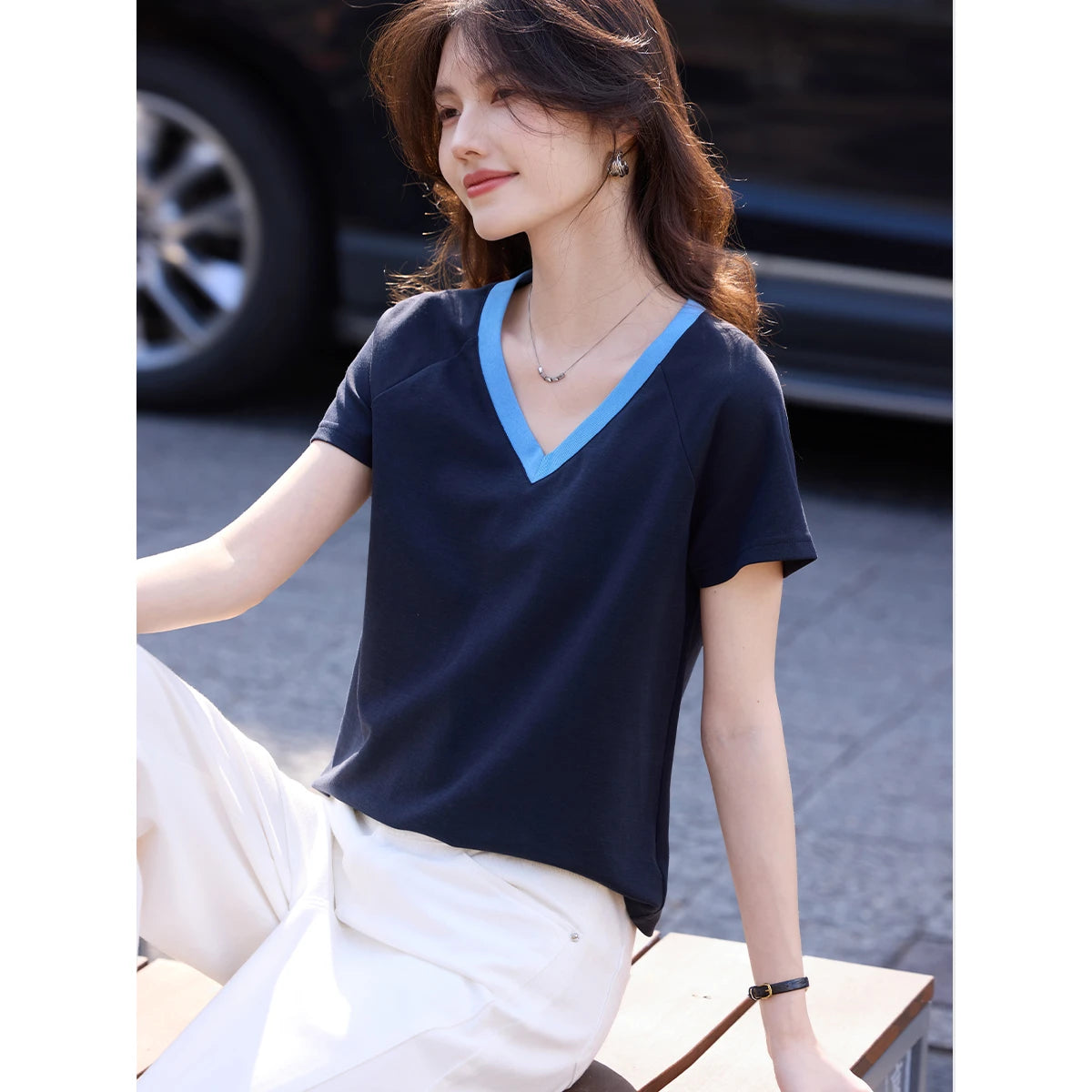 Contrast V-Neck Short-Sleeve Tee