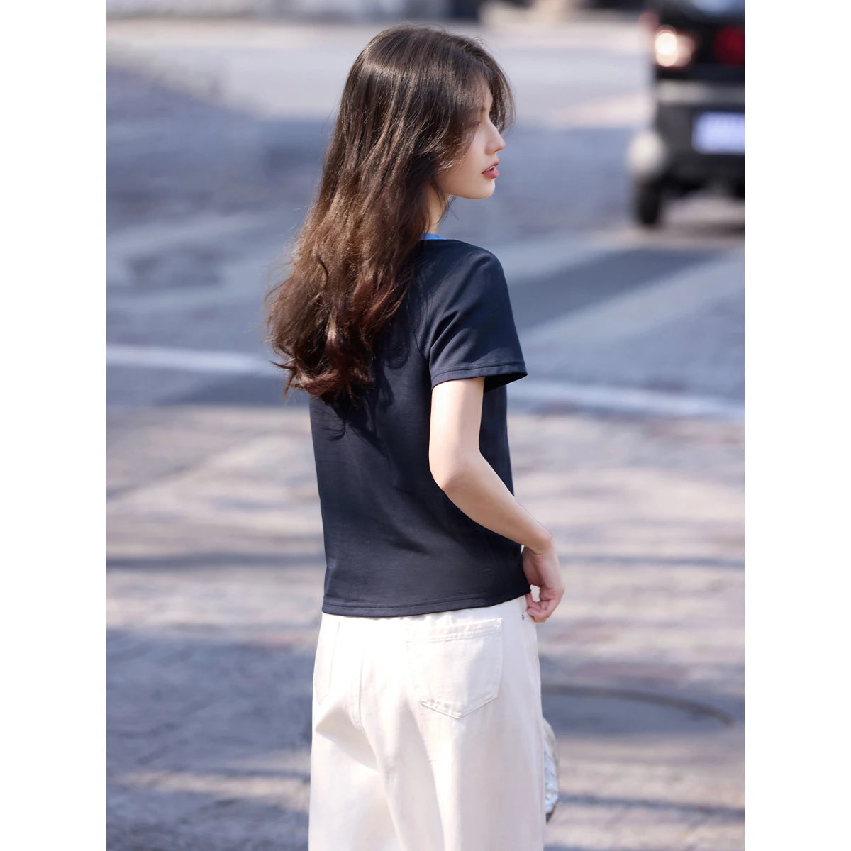 Contrast V-Neck Short-Sleeve Tee