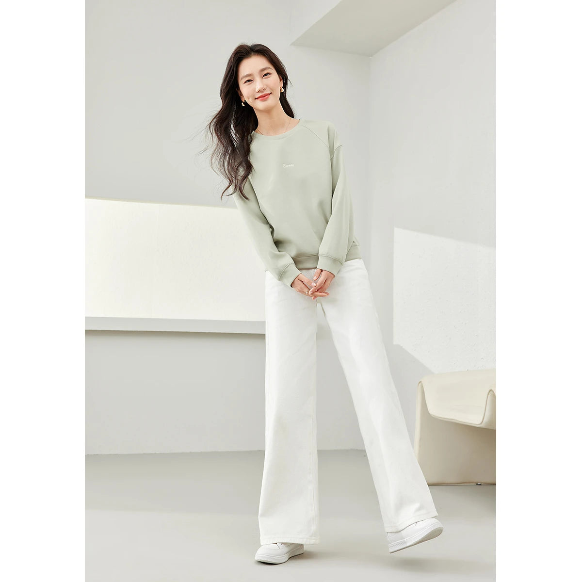 Minimal Drop-Shoulder Sweatshirt