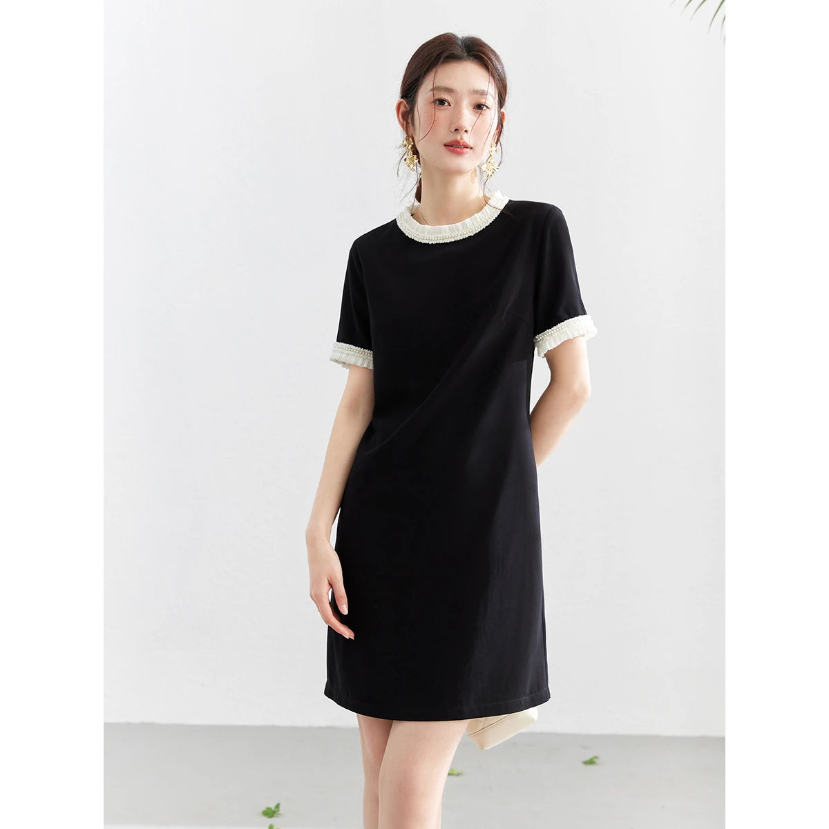 Contrast-Trim Short-Sleeve Mini Dress