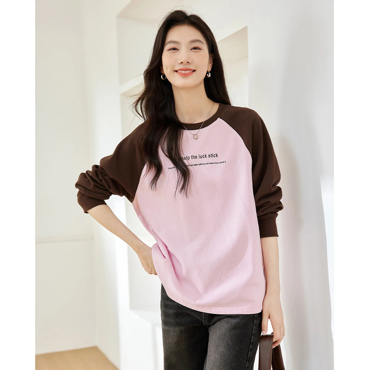 Contrast Raglan-Sleeve Sweatshirt