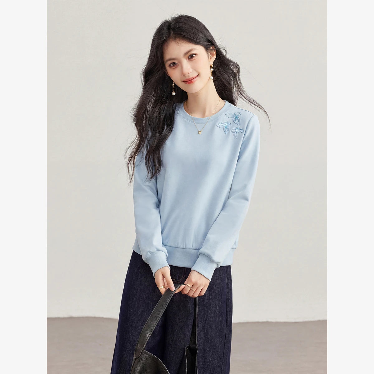 Floral Applique Crew-Neck Sweatshirt