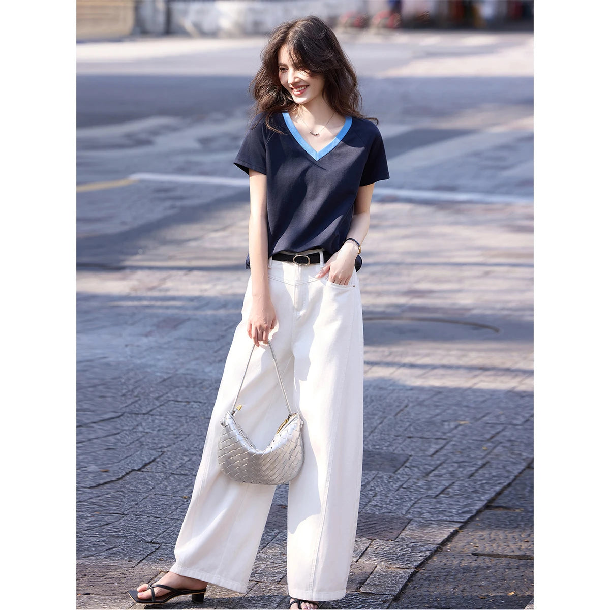 Contrast V-Neck Short-Sleeve Tee