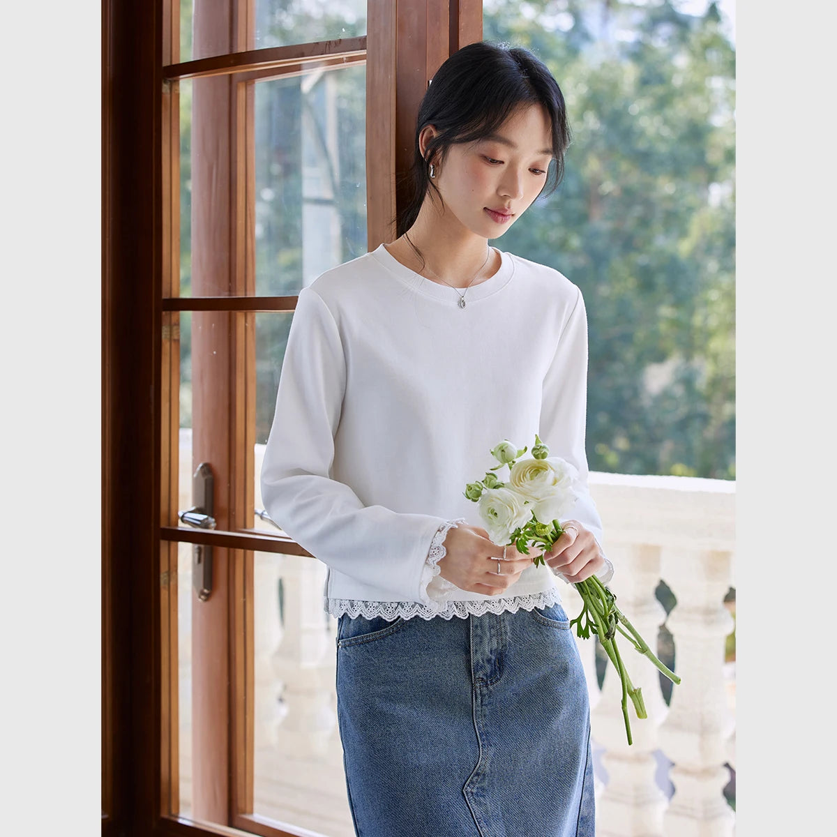 Lace-Hem Cropped Long-Sleeve Tee